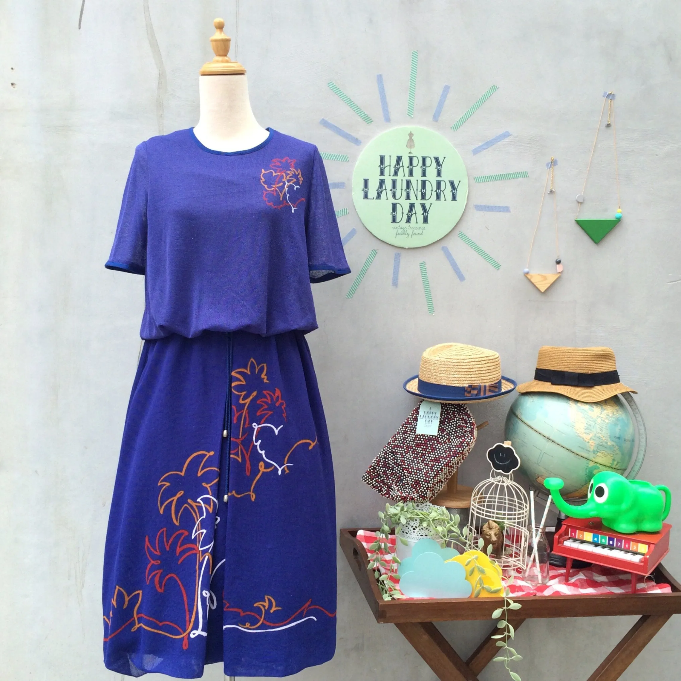 Sunset boulevard | Vintage 1980s Plam trees Outline print Day Work dress