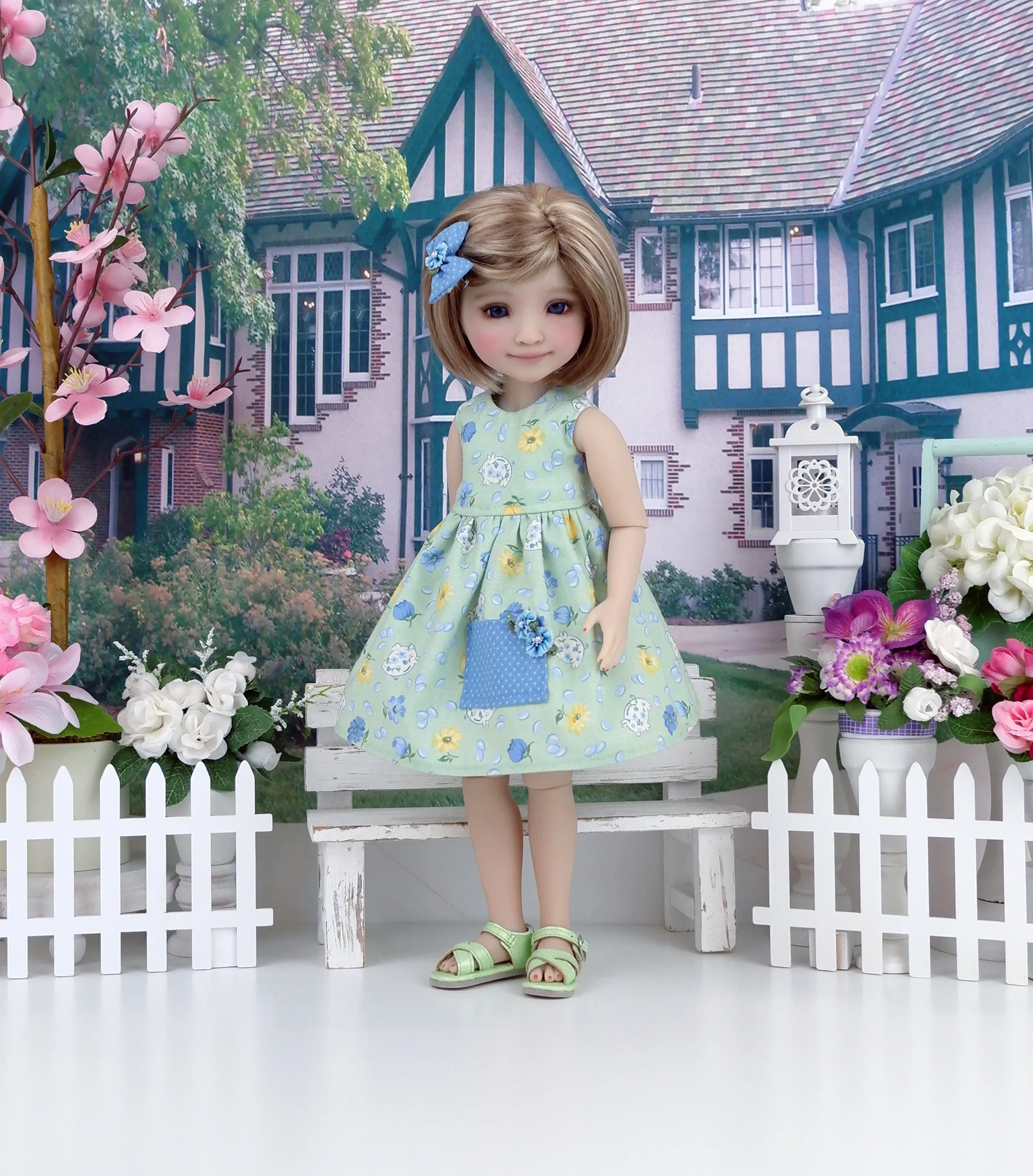 Wee Piggy - dress with sandals for Ruby Red Fashion Friends doll