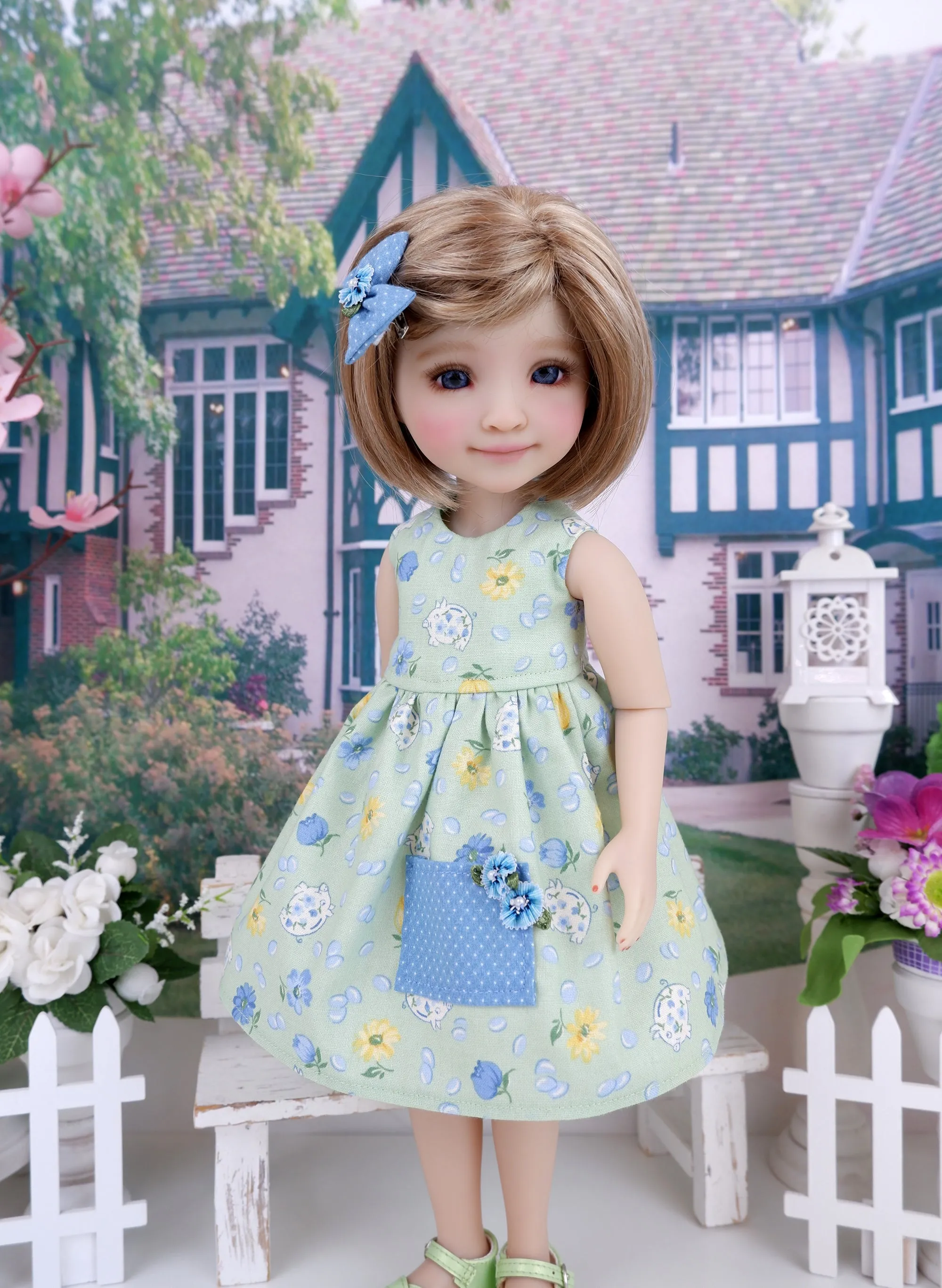 Wee Piggy - dress with sandals for Ruby Red Fashion Friends doll